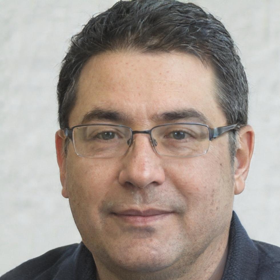 Kasper Thorne, Senior Financial Analyst